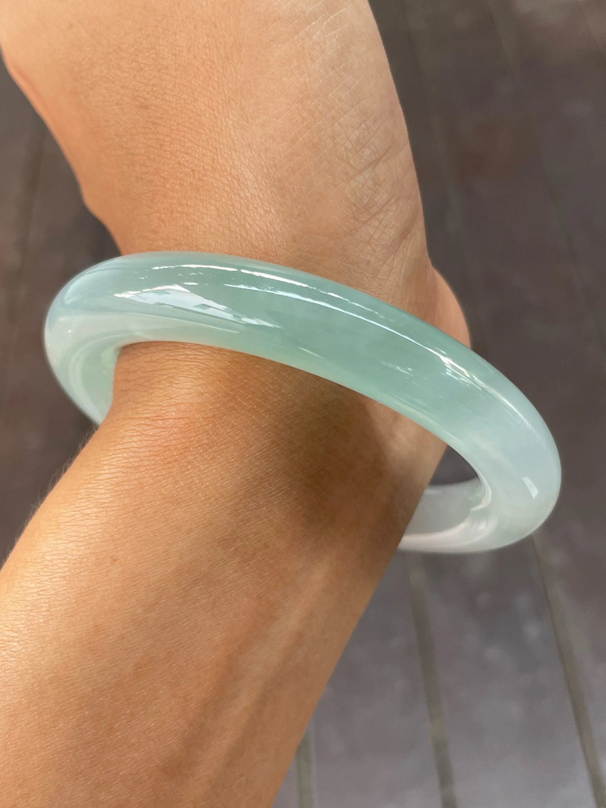 Light Green Jade Bangle | 56mm (NJBA156)