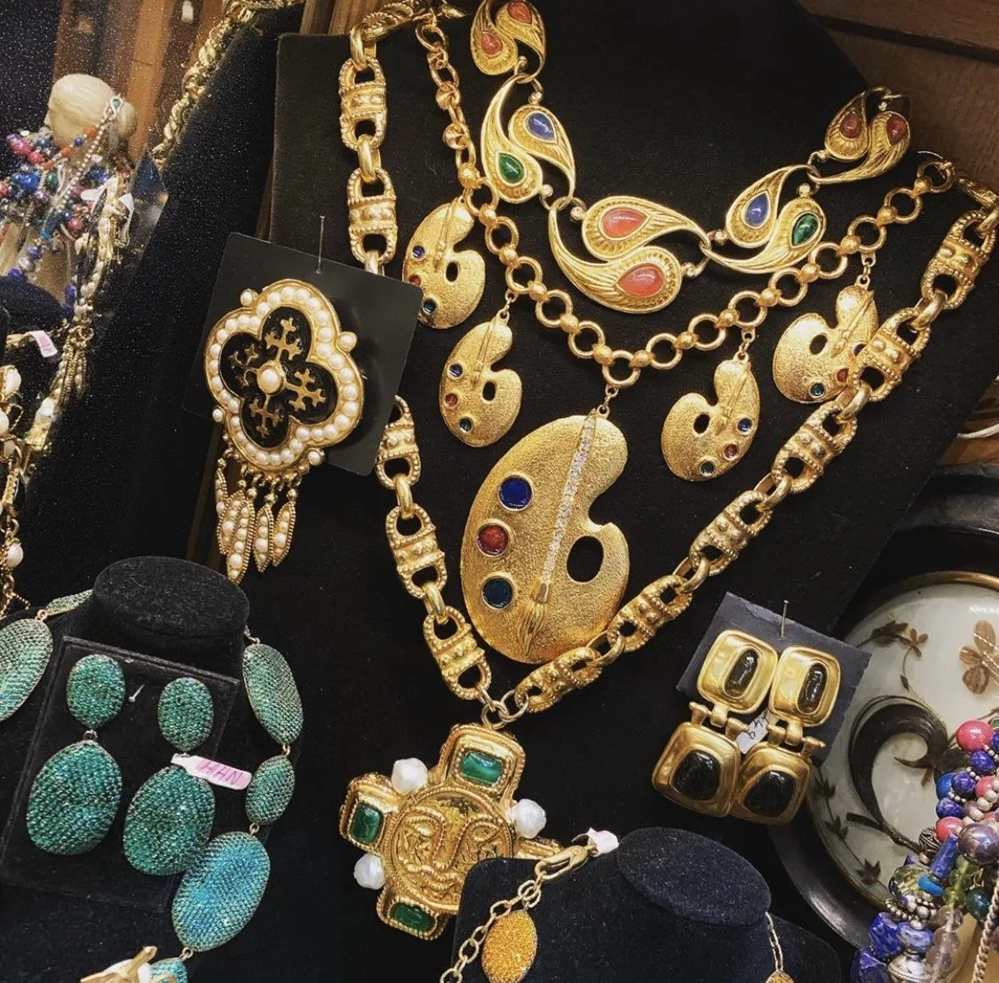 Vintage Trifari Necklace with ruby emerald sapphire glass stones gold