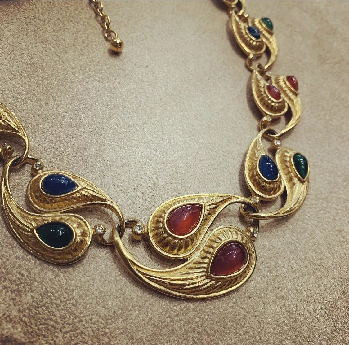 Vintage Trifari Necklace with ruby emerald sapphire glass stones gold