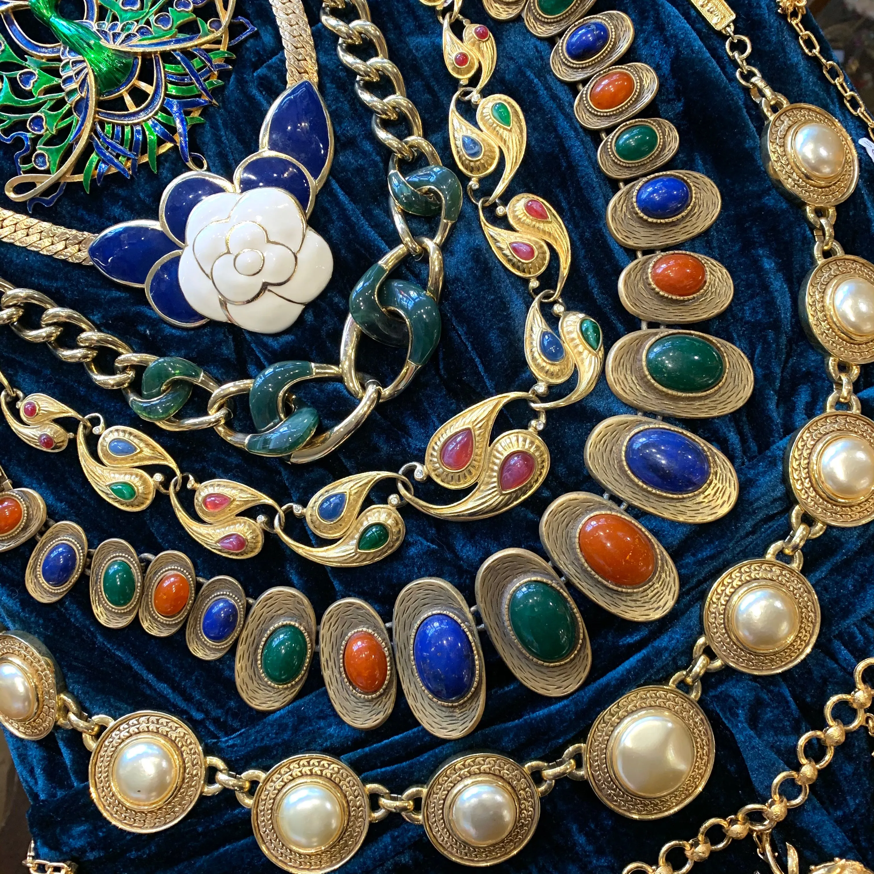 Vintage Trifari Necklace with ruby emerald sapphire glass stones gold