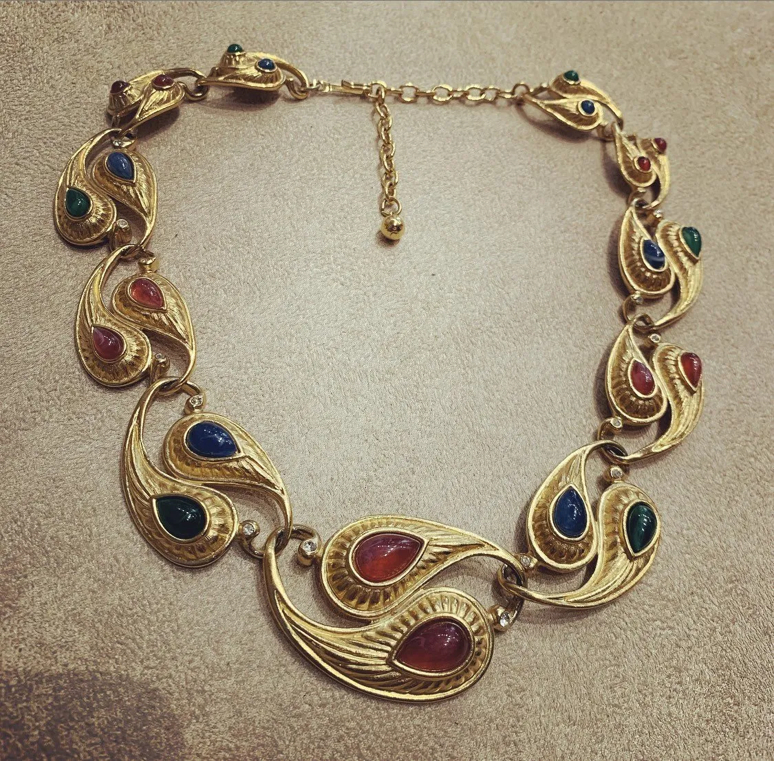 Vintage Trifari Necklace with ruby emerald sapphire glass stones gold